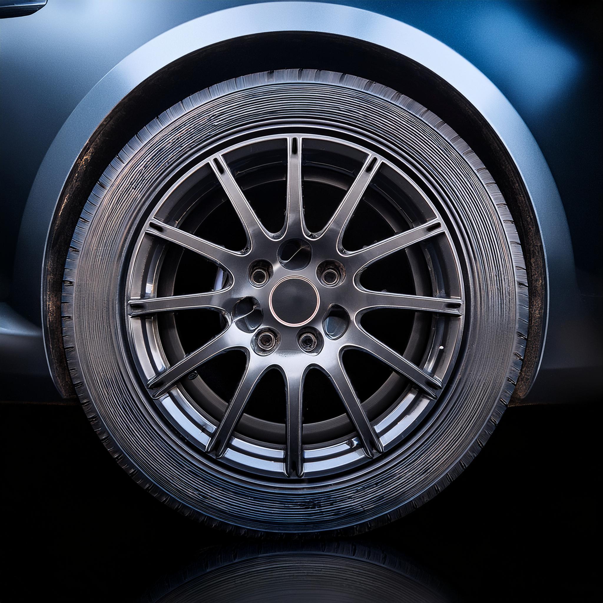 Detailaufnahme von Fahrzeugdokumenten bei der TÜV-Prüfung